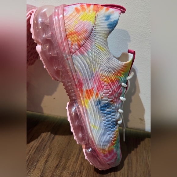 Women's La Sheelah Tie-Dye Sneaker, Size 6.5 NWOT - Picture 6 of 11